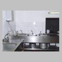 111-1232 November 2003, Kindergarten Wehlau. Neue Kacheln, frische Farbe und neue Spuelbecken.JPG